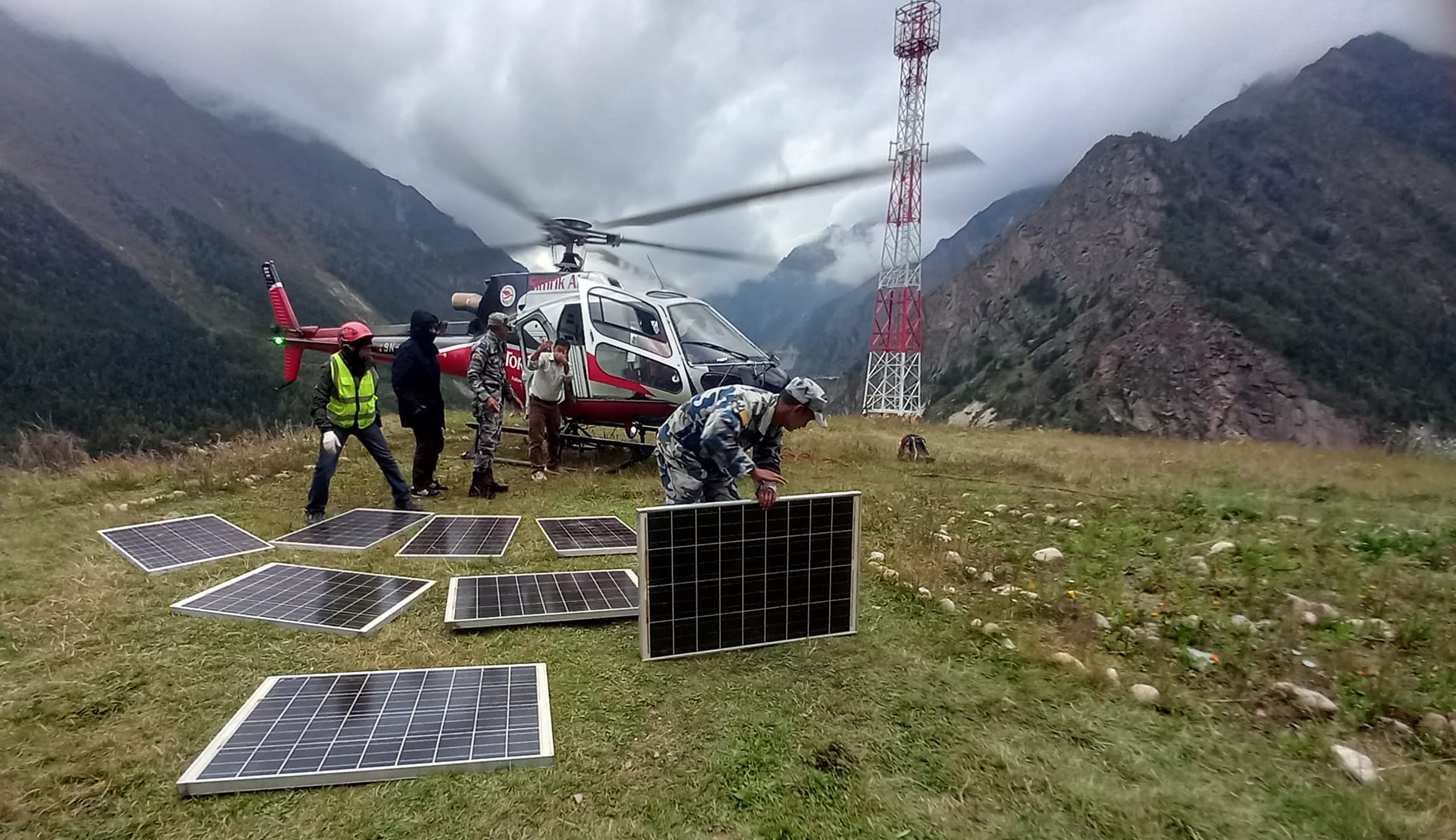 दार्चुलाको व्याँसमा स्काई टावर सञ्चालनमा आउने, हेलिकप्टर मार्फत सोलार ढुवानी 